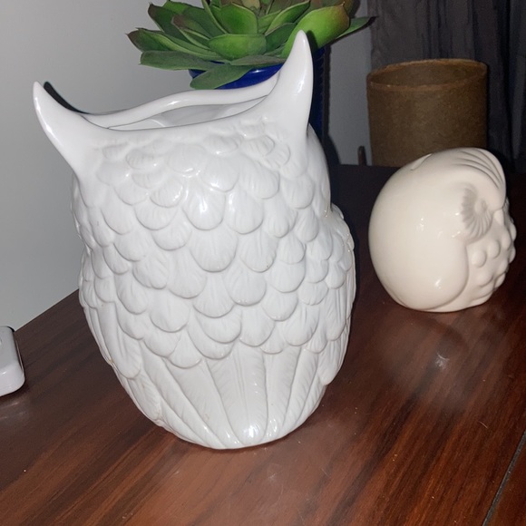 Large Ceramic Vase Closet Clear Out ๐งน ! ๐ Bundle & Save 25% Off & Shipping - Picture 3 of 3